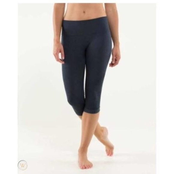 lululemon athletica Pants - Lululemon In The Flow Gray Crop Leggings Size 8